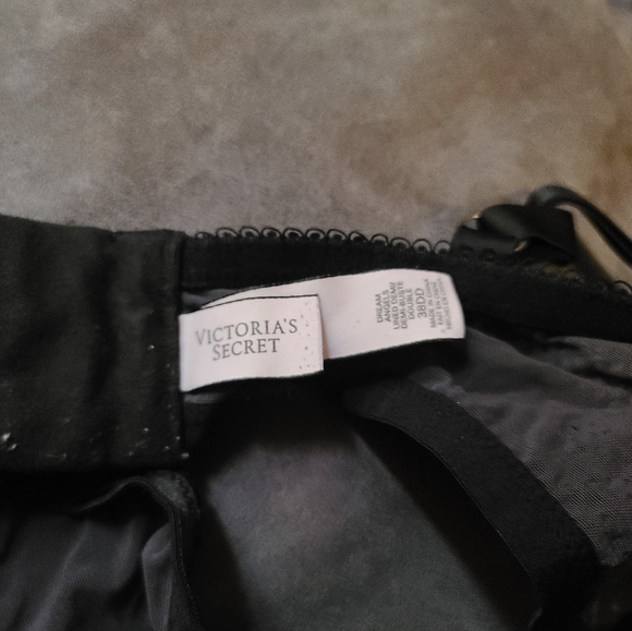 38DD Victoria's secret bra - Picture 3 of 3